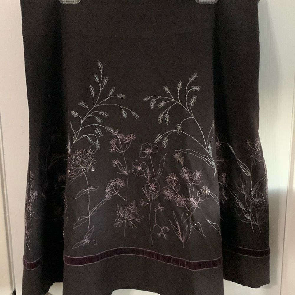 Women’s vintage Access clack embroidered & beaded black skirt(front & back)